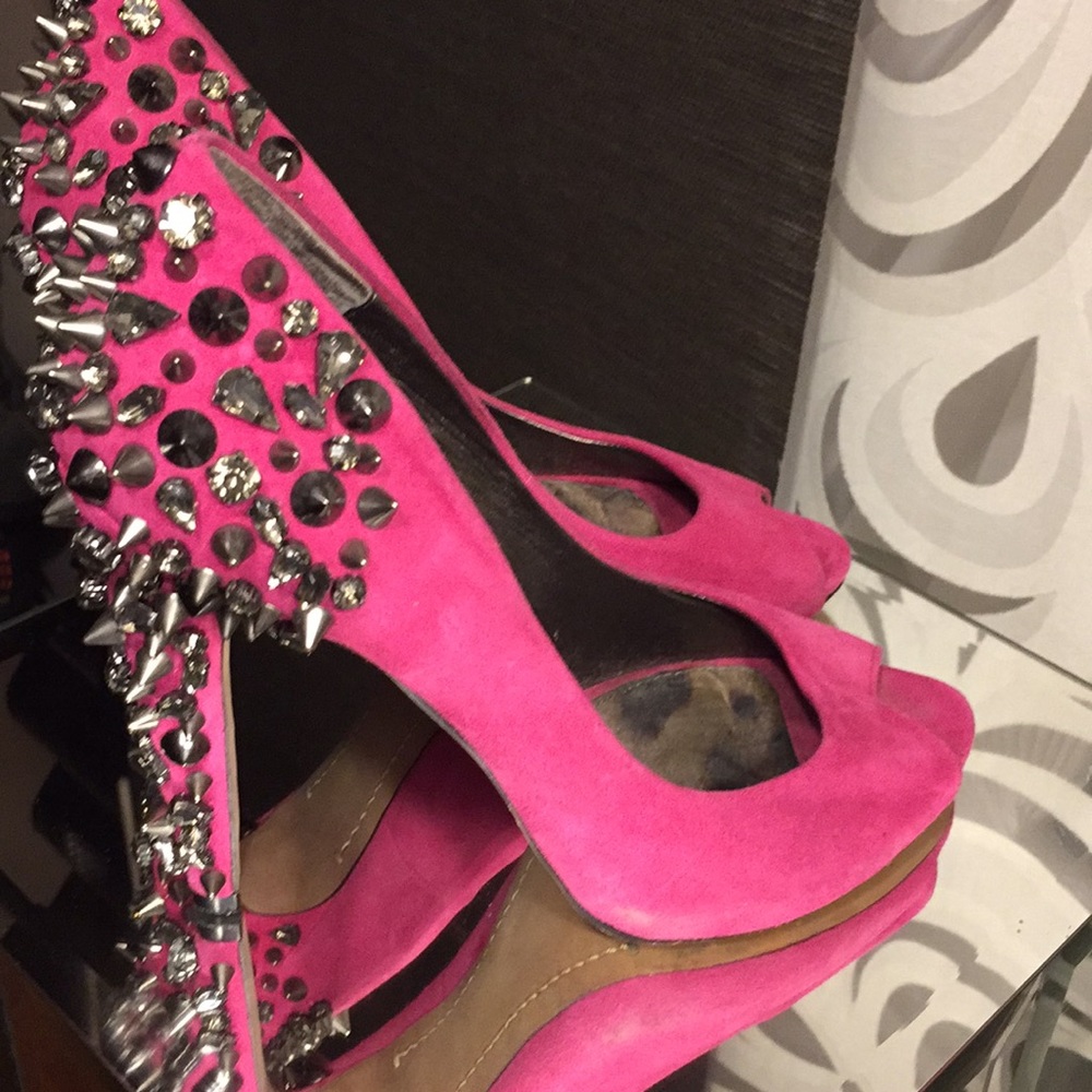 Shoes - Picture 2 of 3